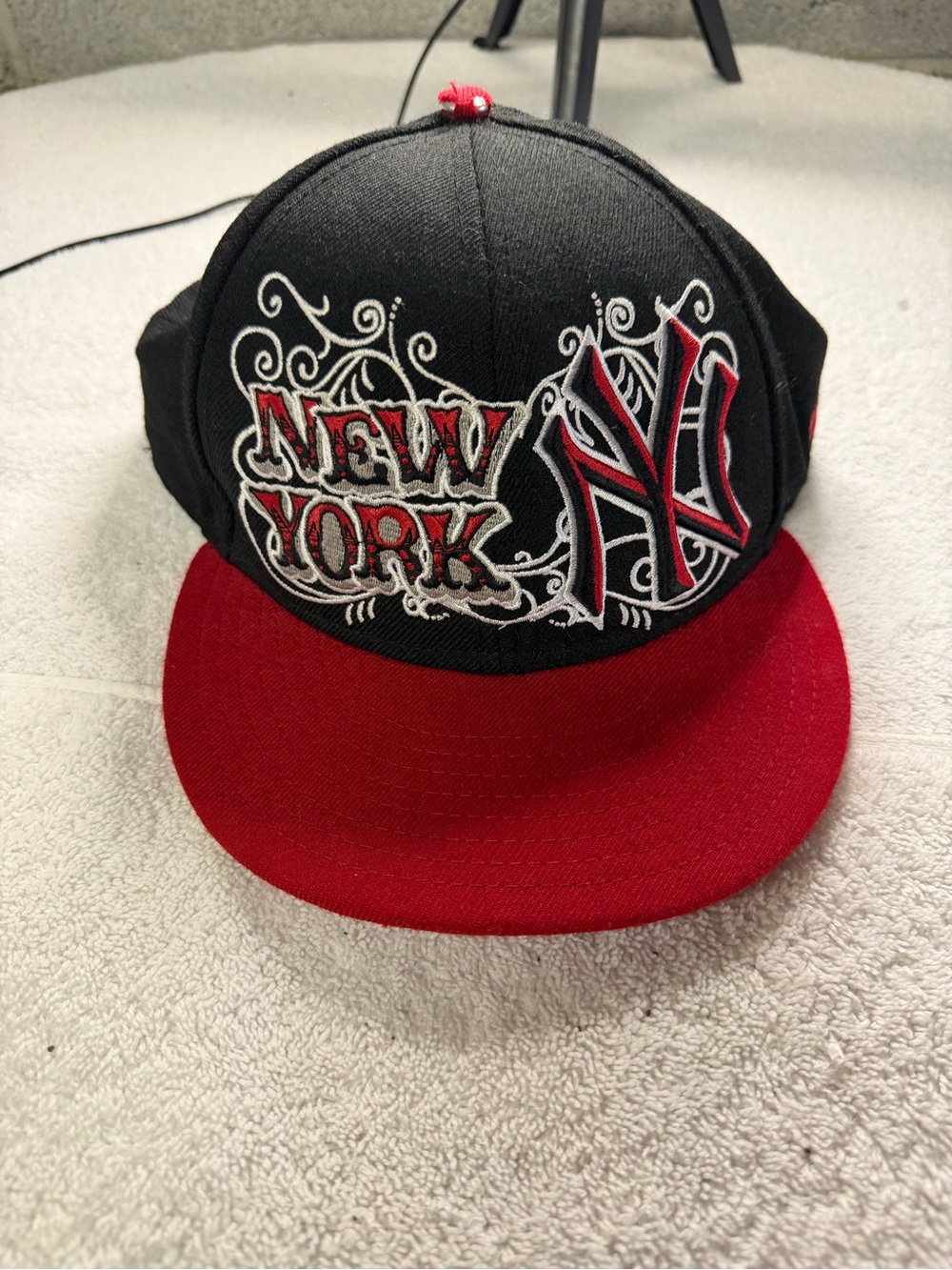 New York Yankees New Era 59Fifty Black & Red Snapback Hat size 7.5
